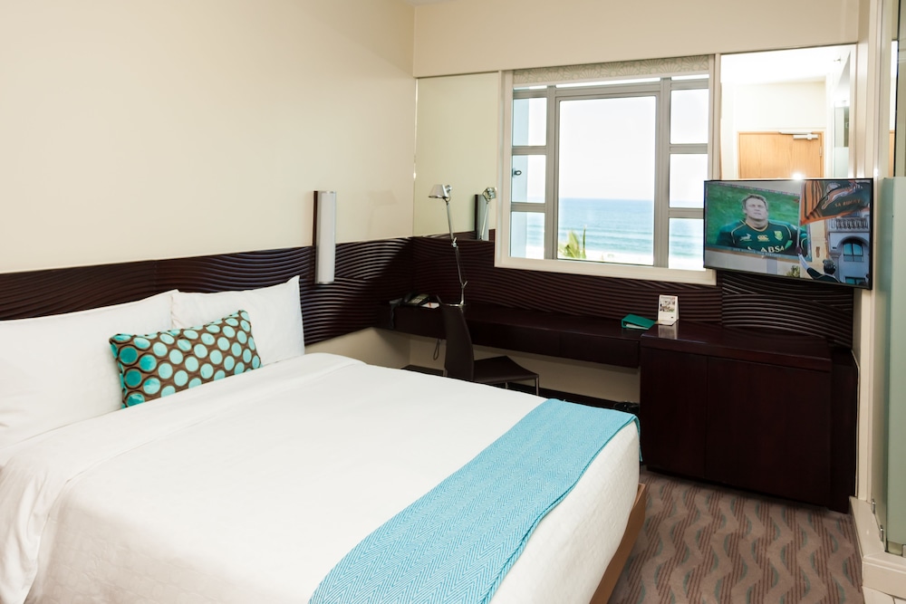Suncoast Hotel And Towers 14/54