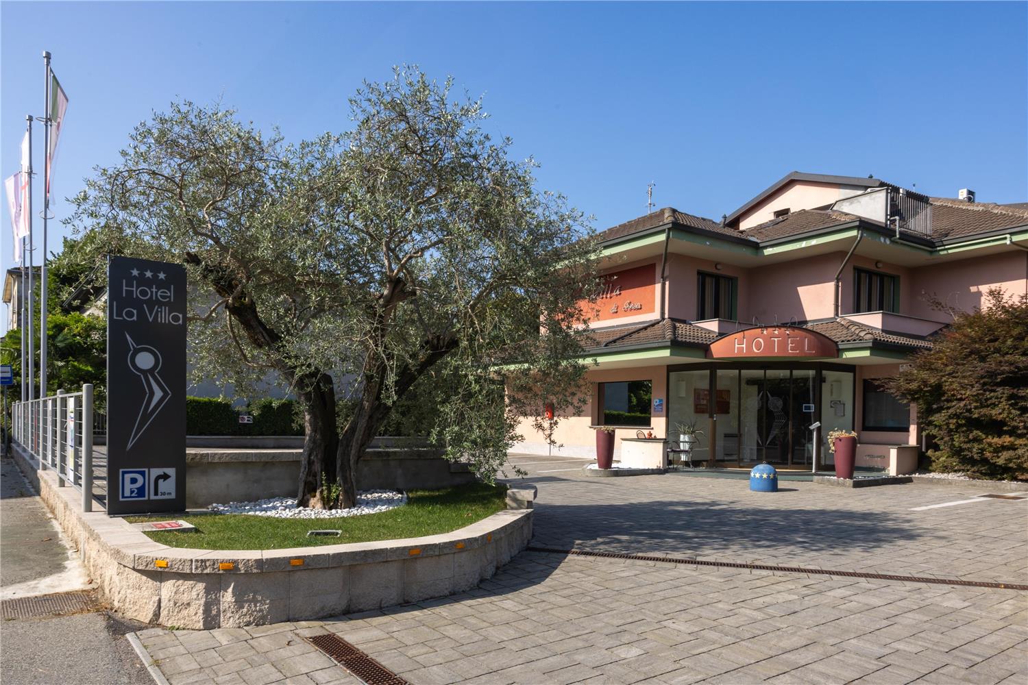 La Villa, Sure Hotel Collection by Best Western 75/76