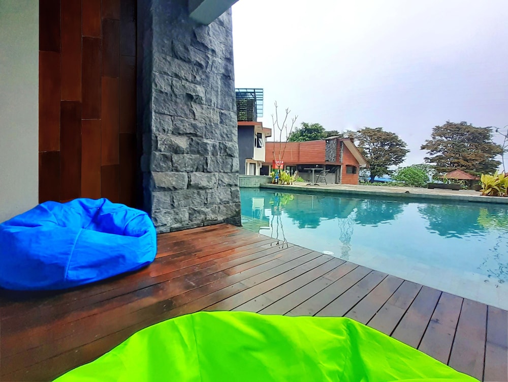 The Batu Hotel & Villas 40/50