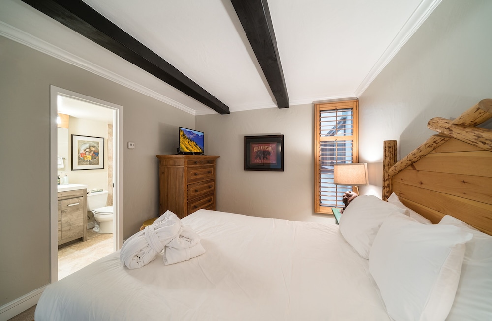 2 BEDROOMS, CONDO, MOUNTAIN SIDE, 2 BATHROOMS