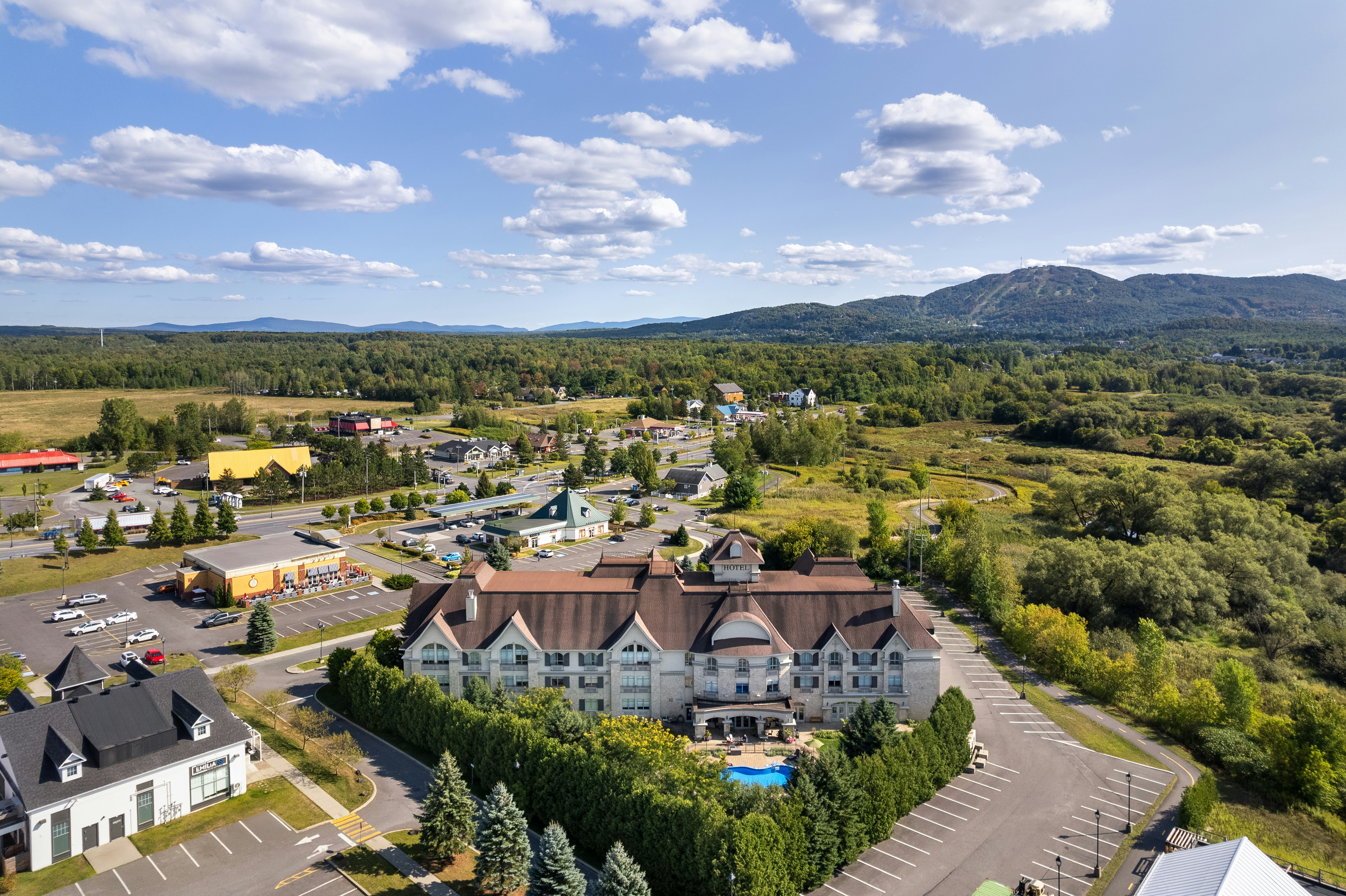 Hotel Vallea Bromont, Tapestry Collection by Hilton 31/33