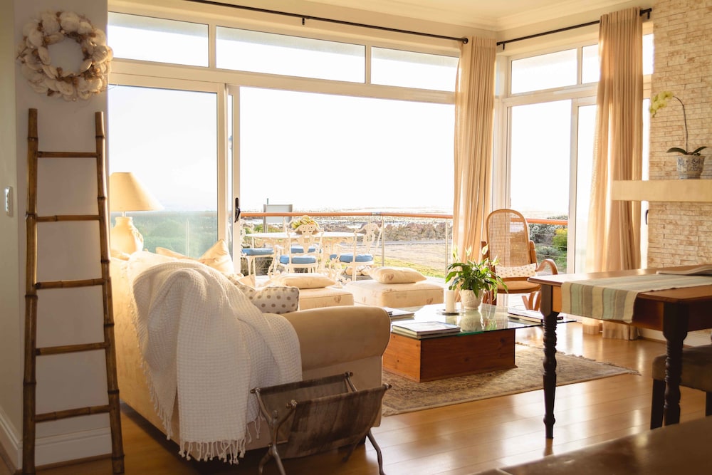 138 Marine Beachfront Guesthouse 31/50