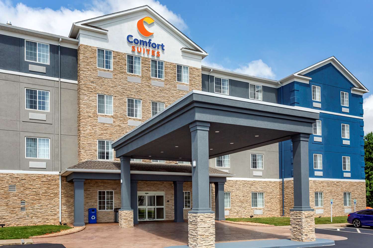 Comfort Suites Clarksville near Governors Square Mall 37/38