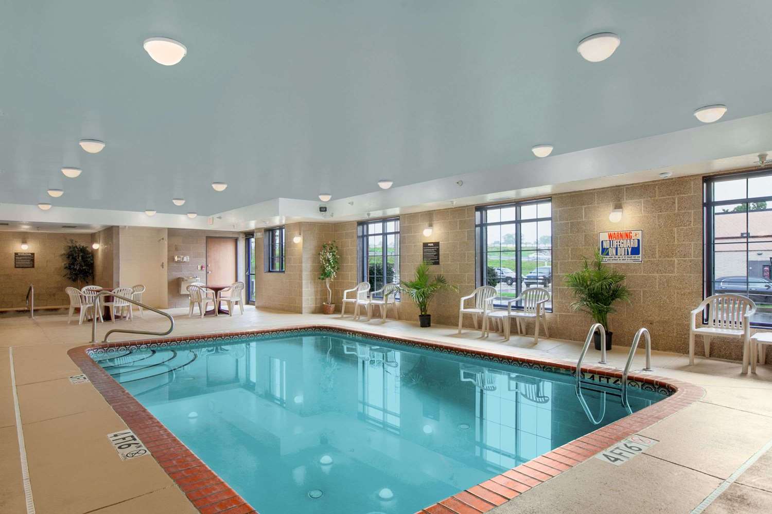 Super 8 by Wyndham Akron S/Green/Uniontown OH 25/57