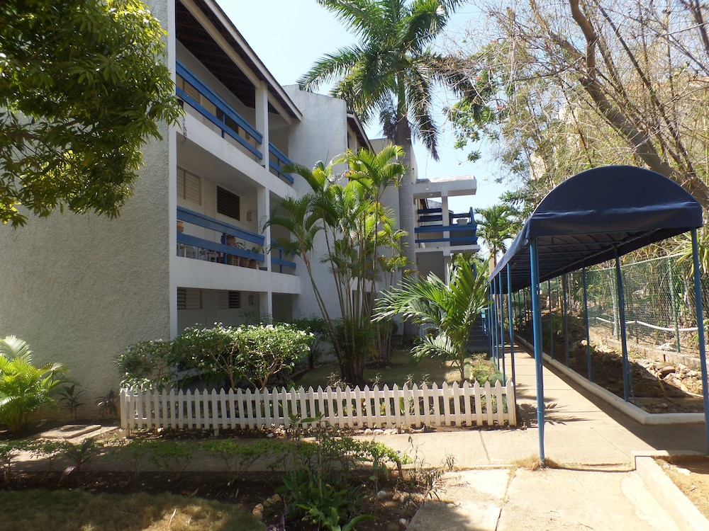 Garden Beach Studios At Montego Bay Club 24/29