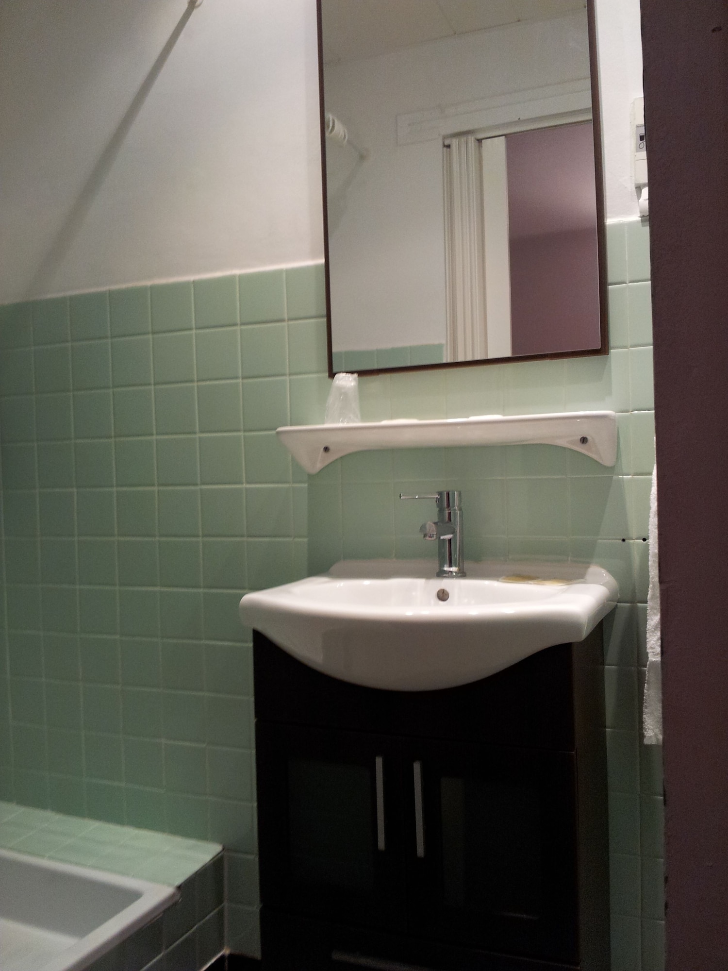 ROOM, TWIN BEDS