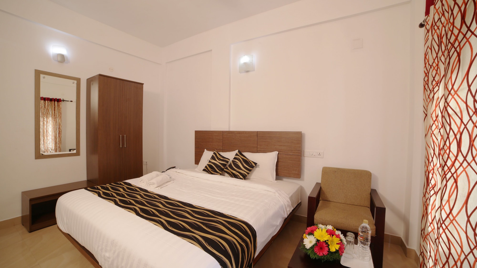 DELUXE, KING BED, MOUNTAIN VIEW