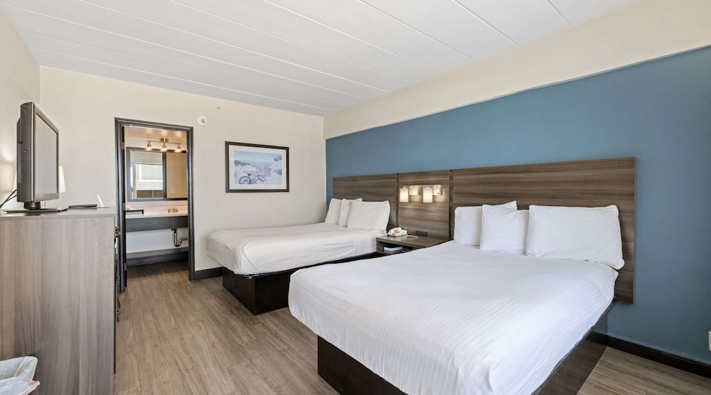 غرفة قياسية بسريرين مزدوجين، SureStay Hotel by Best Western Virginia Beach Royal Clipper 8/10