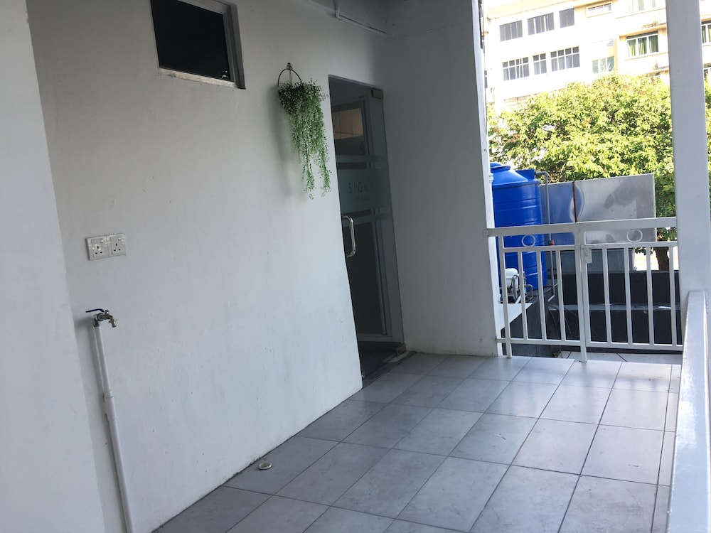 Signel Hostel 2/48