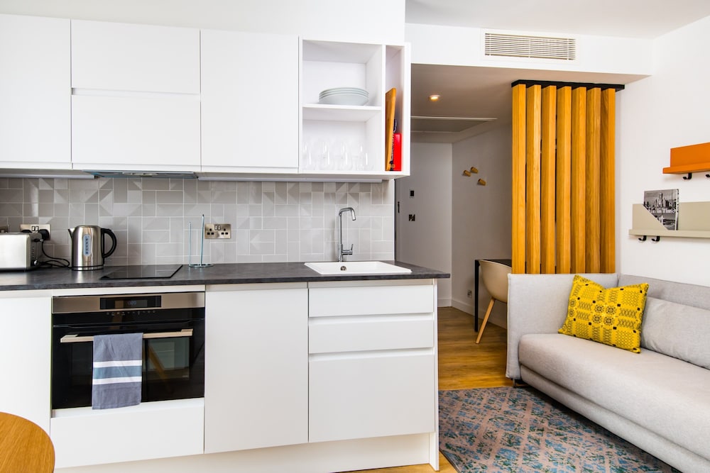 STAYBRIDGE SUITES CARDIFF 21/66