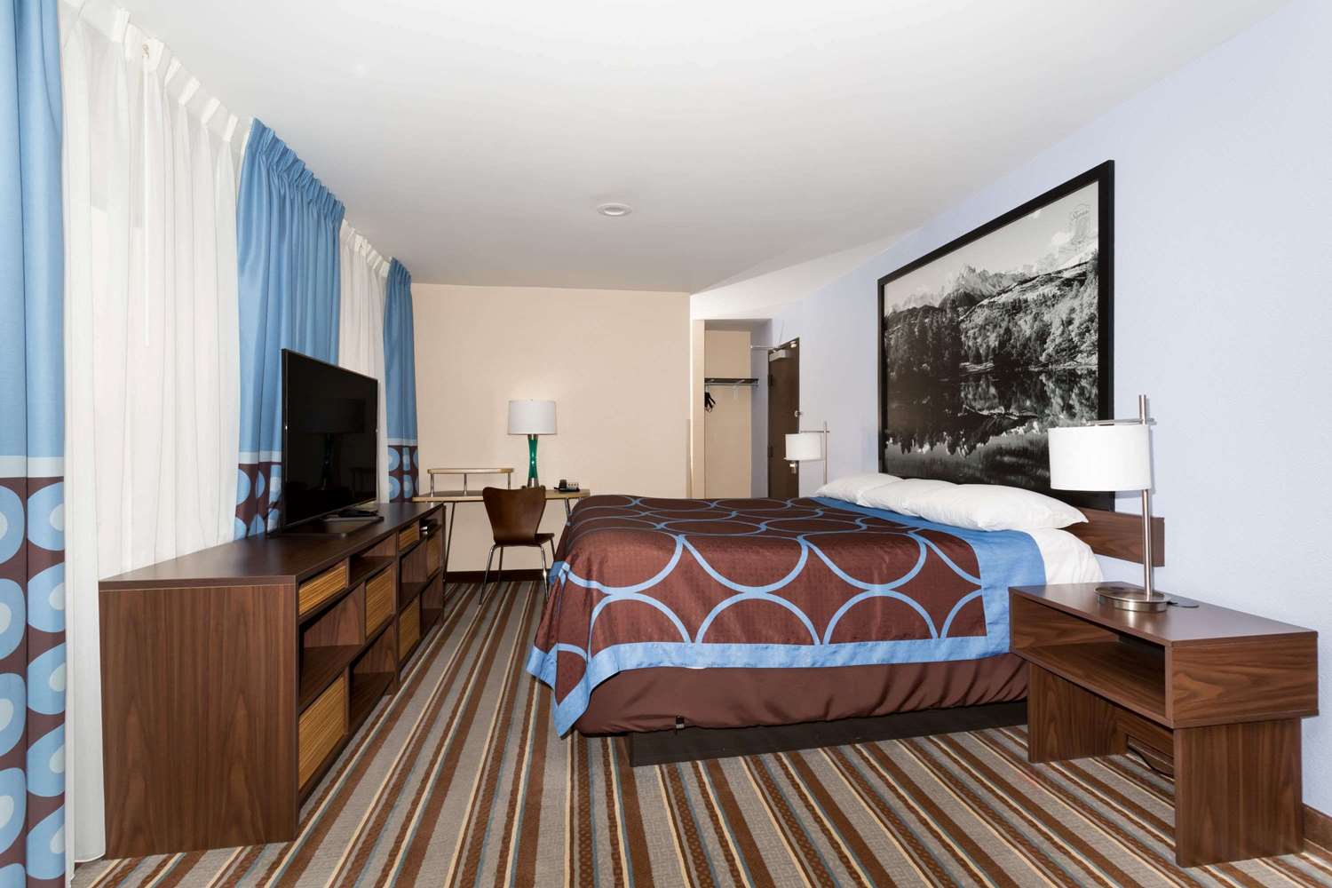 Super 8 By Wyndham Longmont/Twin Peaks 4/10