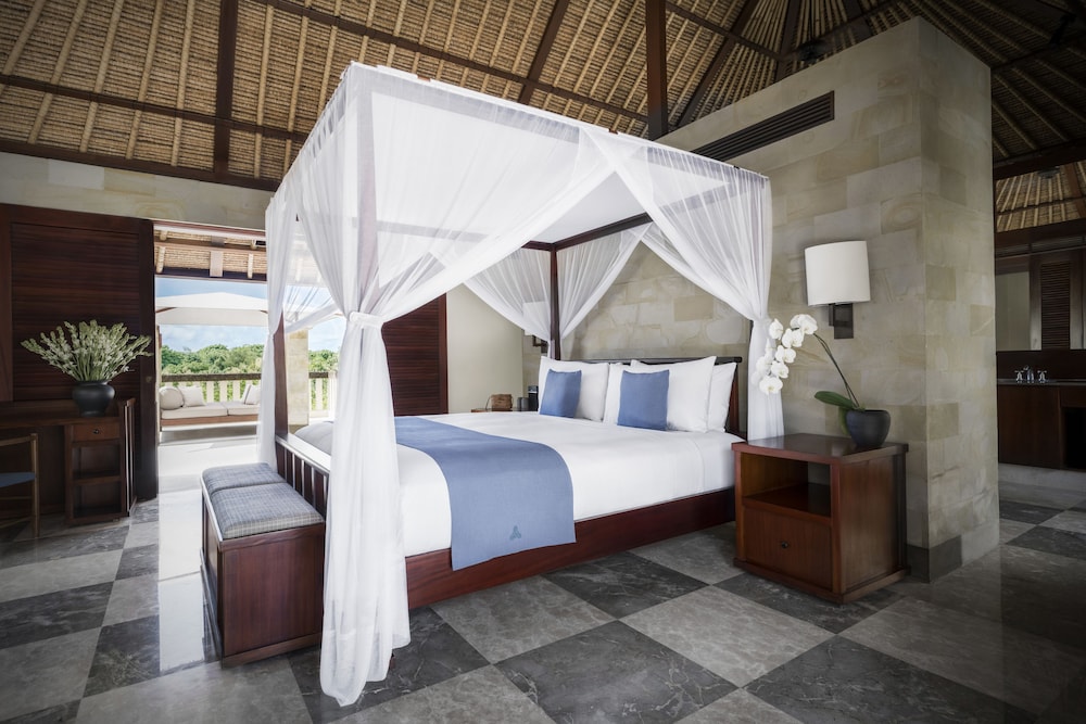 Courtyard, Suite, King Bed