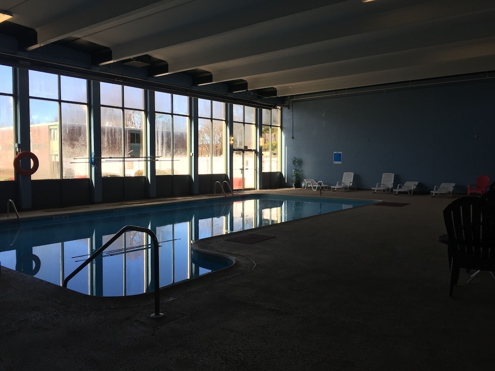 Mystic River Hotel & Suites 22/50