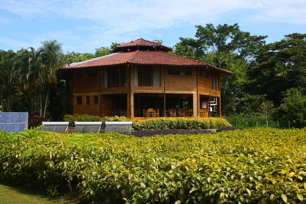 Macaw Lodge 1/64