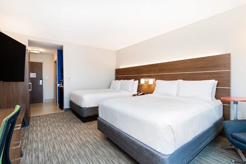 Holiday Inn Express Suites Niceville Eglin Area 16/50