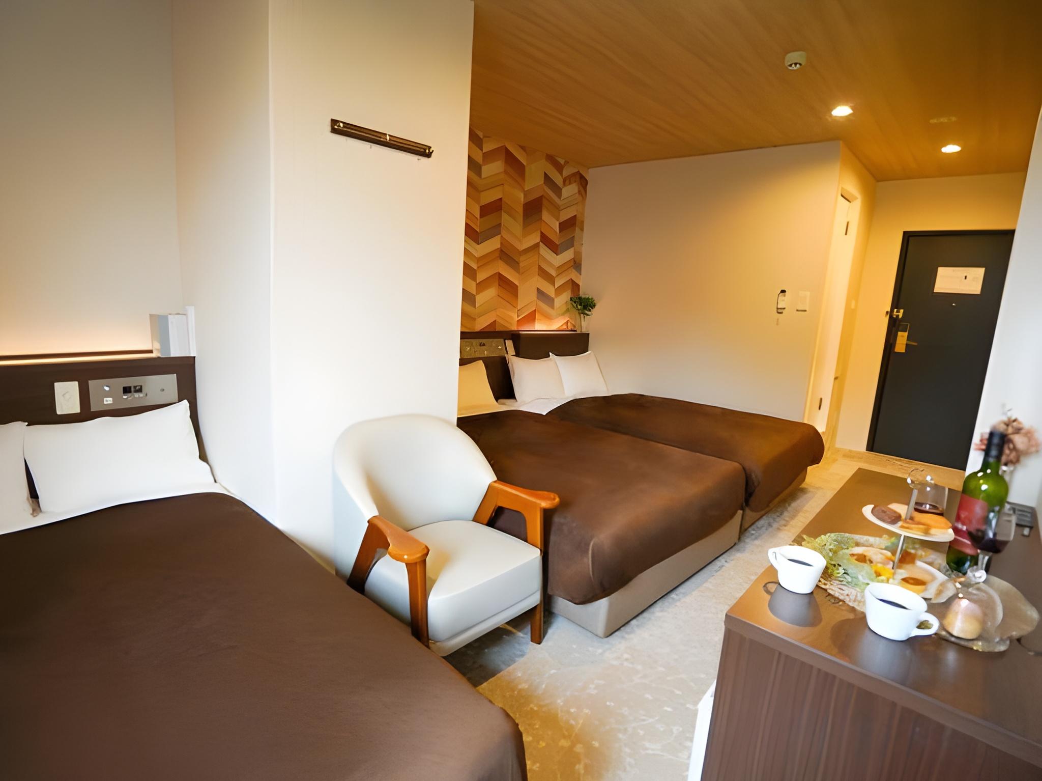Room, Triple, Electronic Cigarette Only