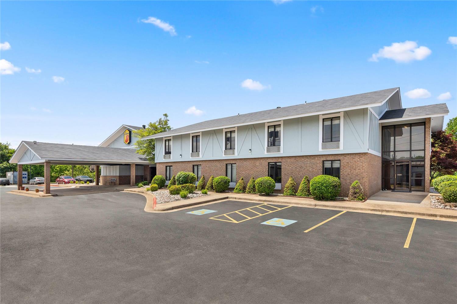 Super 8 by Wyndham Harrison AR 26/32