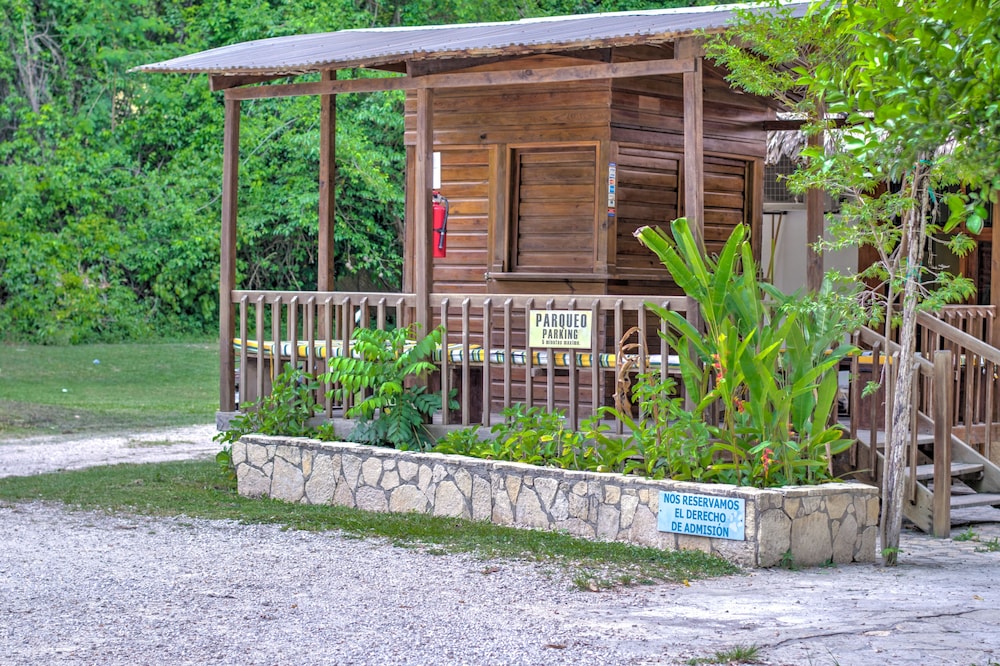 Hotel Jaguar Inn Tikal 8/70