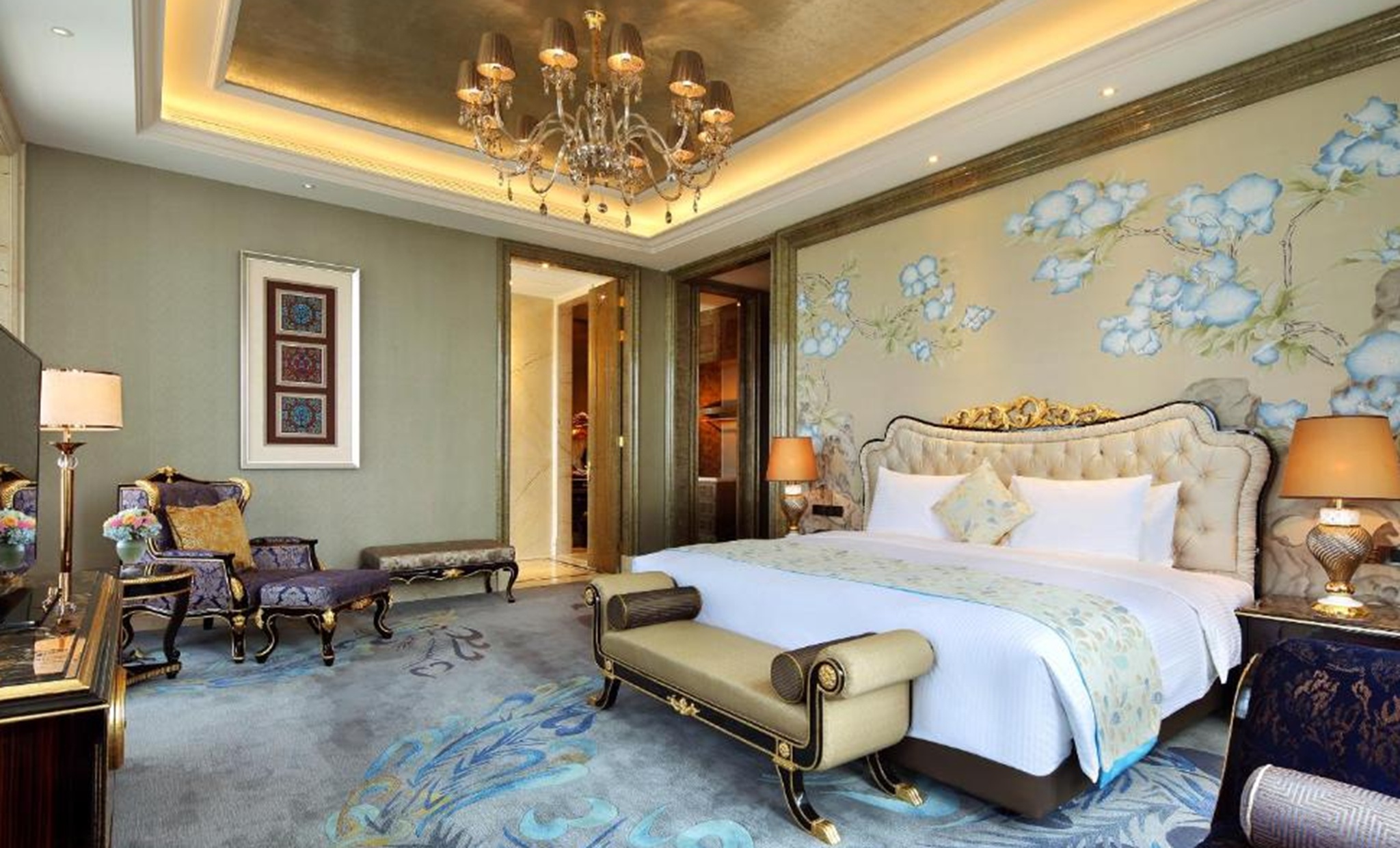 Executive, Suite