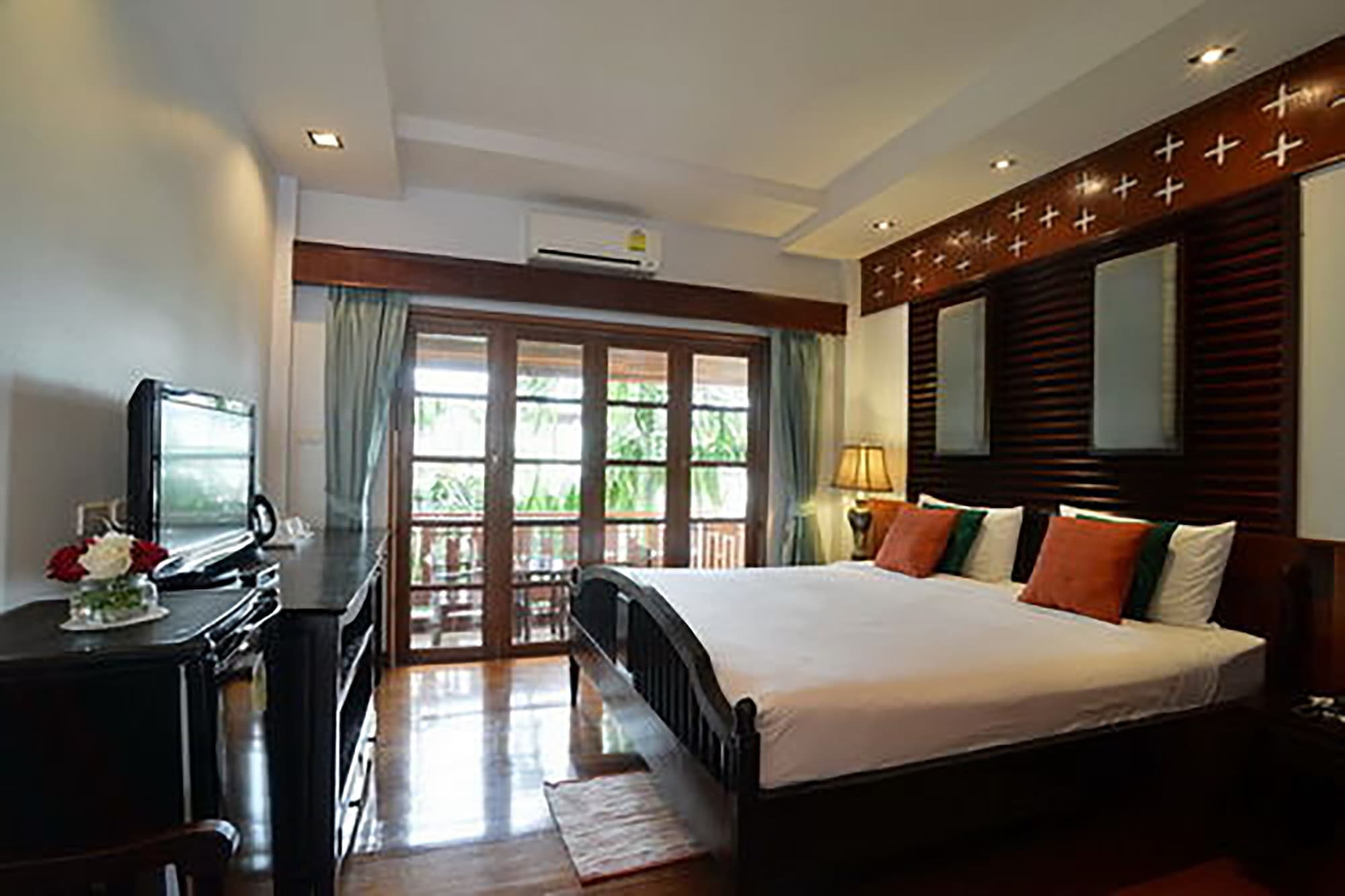 DELUXE, DOUBLE BED