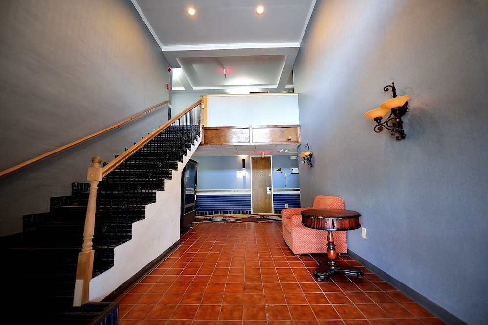 Riverview Inn & Suites 53/69
