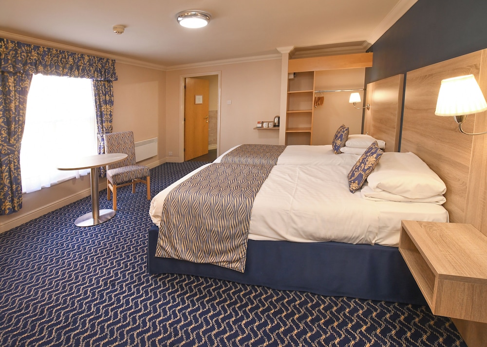 Accessible Twin Room with shower