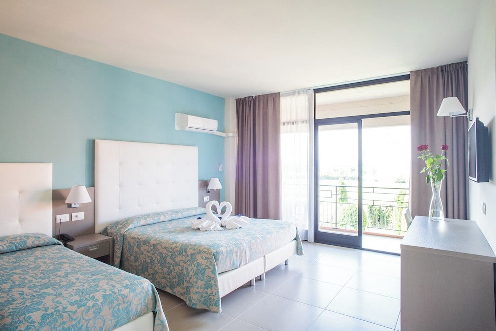 Design, Quadruple, Double and Twin Beds