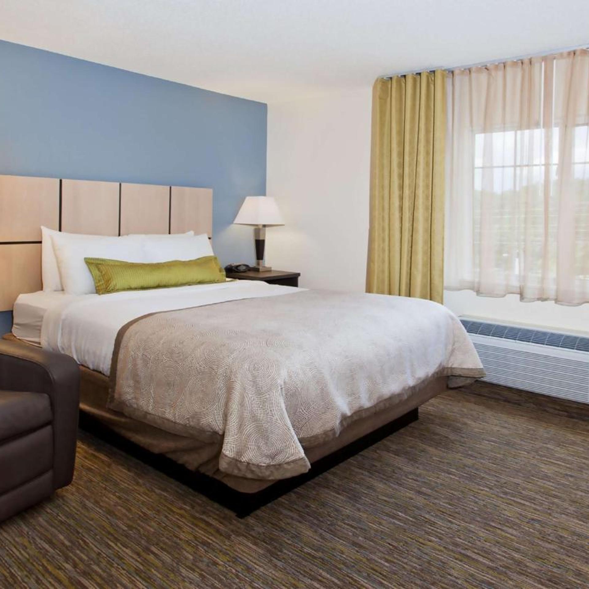 1 BEDROOM, SUITE, QUEEN BED, ACCESSIBLE