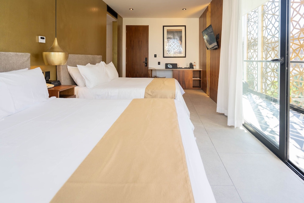 IT Boutique Hotel and Restaurant 33/73