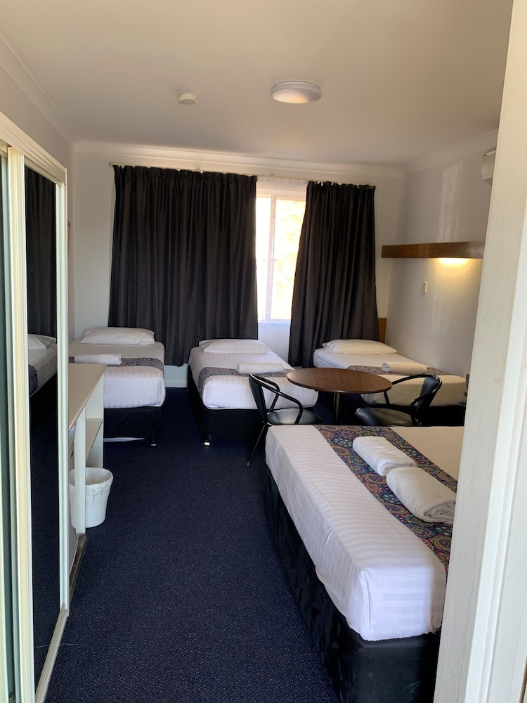 PANORAMA MOTOR INN 20/38