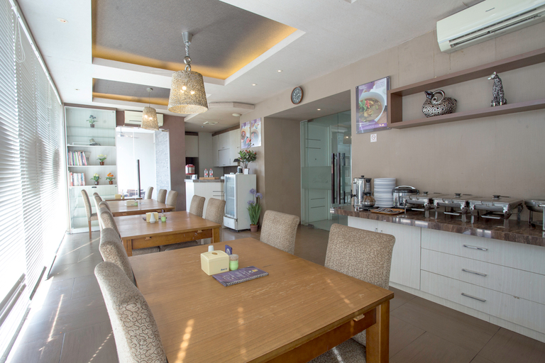 Life Emerald Hotel Surabaya 7/11