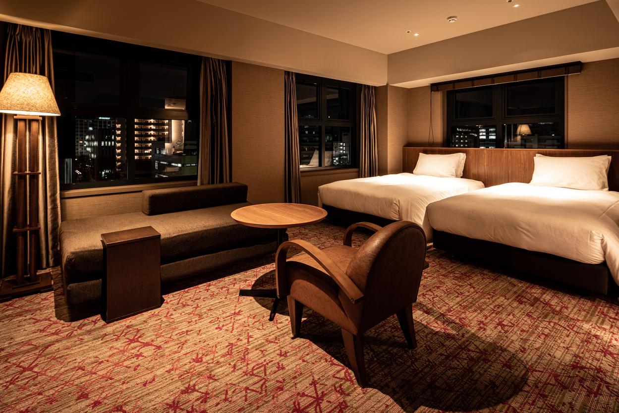 Chapter 3, Twin Beds, Corner