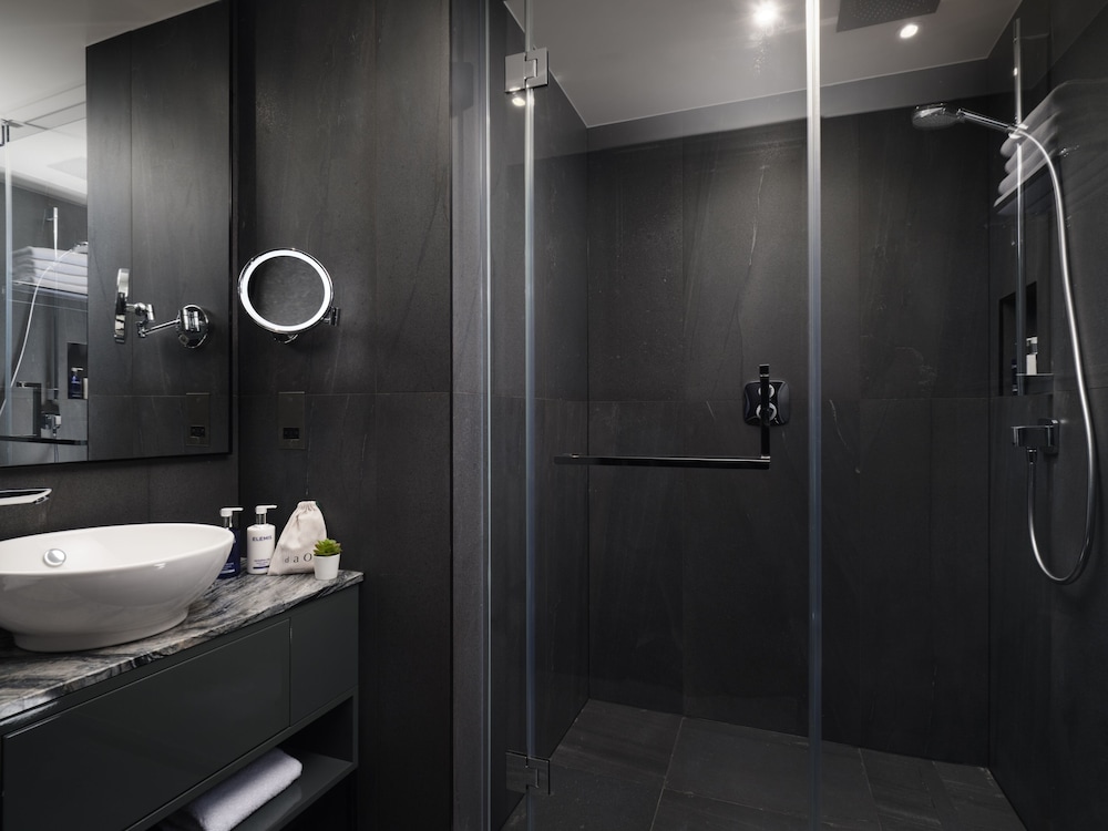 Dao, Studio, King Bed, Terrace، DAO by Dorsett West London 3/3