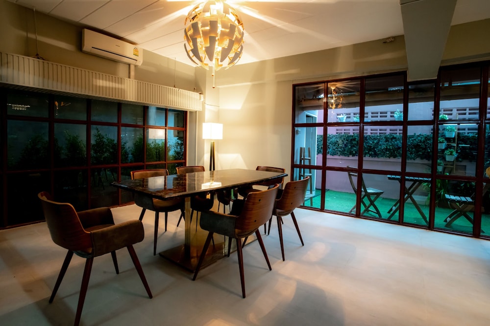 RoomQuest Ratchada AI Serviced Residence 21/35