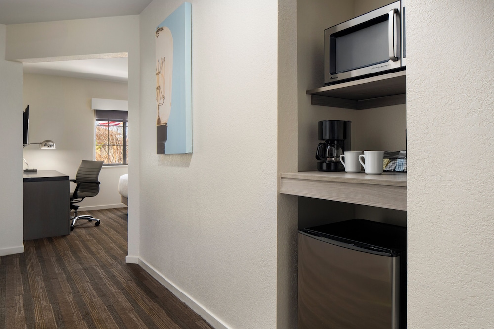 HYATT house Boston/Waltham 65/66