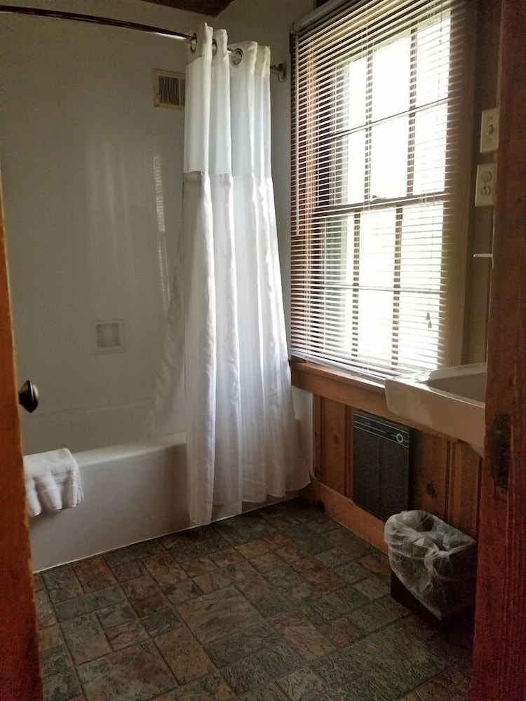Big Meadows Lodge 4/33