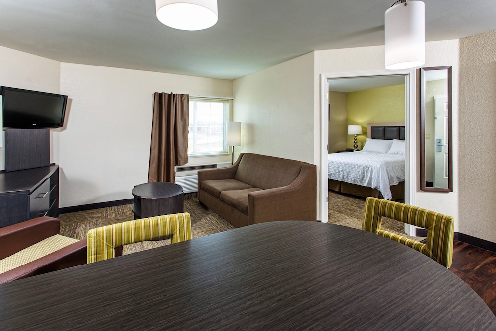 Candlewood Suites Appleton 17/38