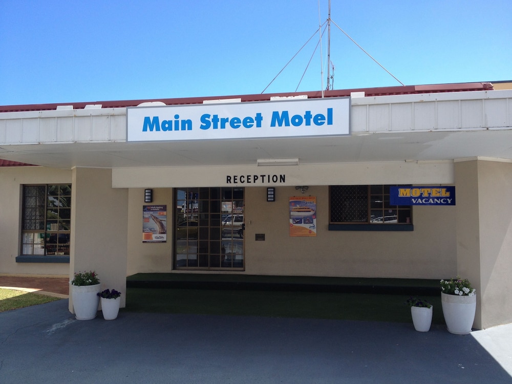 Main Street Motel 24/37
