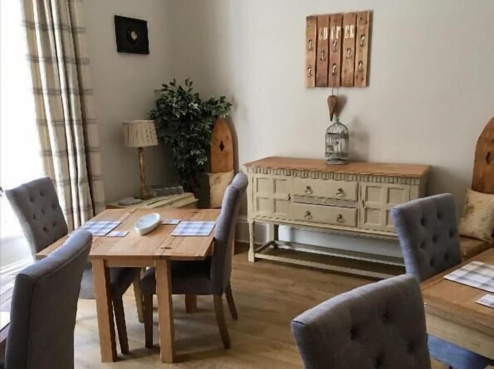 The Huntingdon B&B 24/34