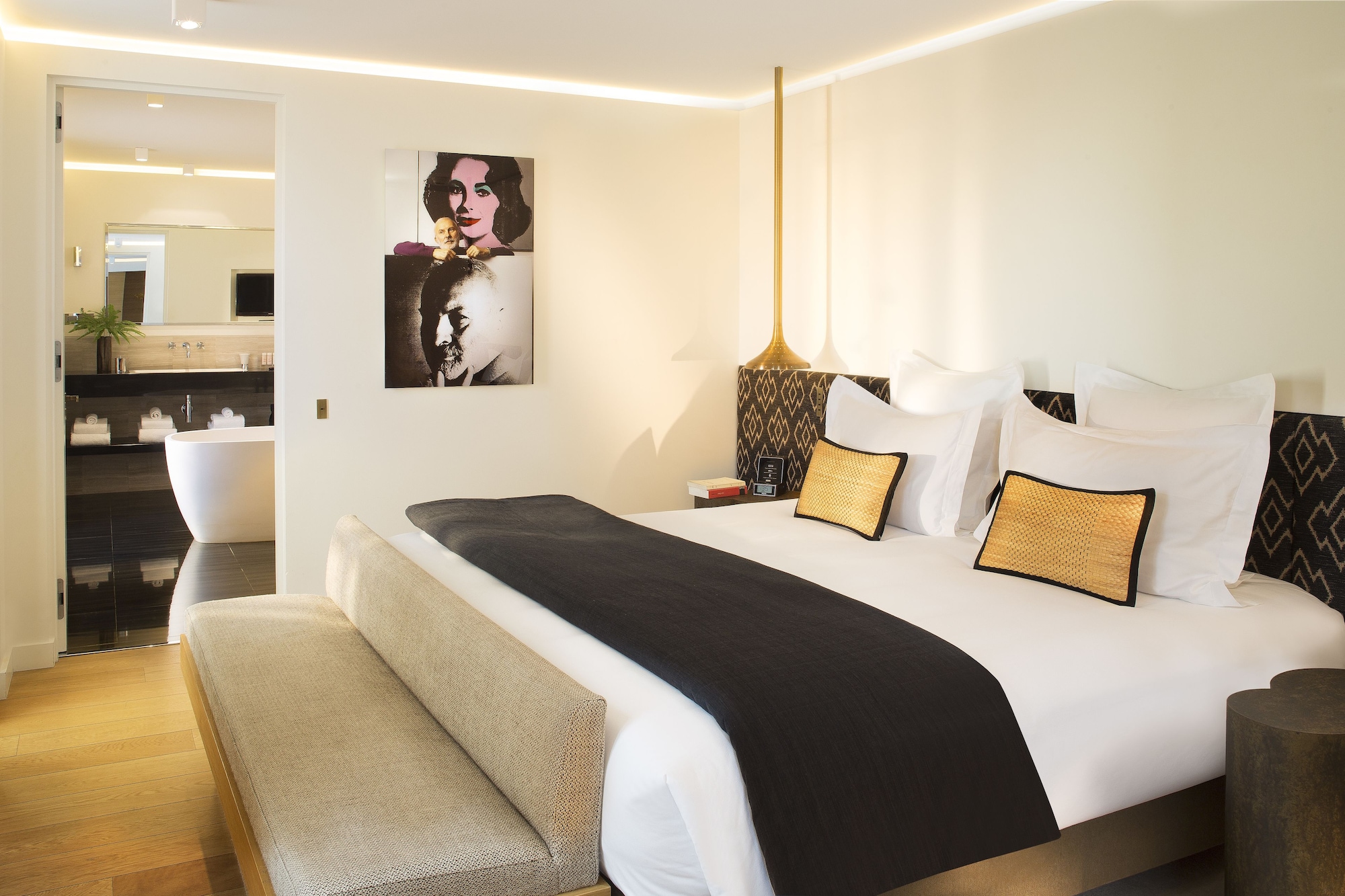 Eiffel, Marina, Suite, Queen Bed