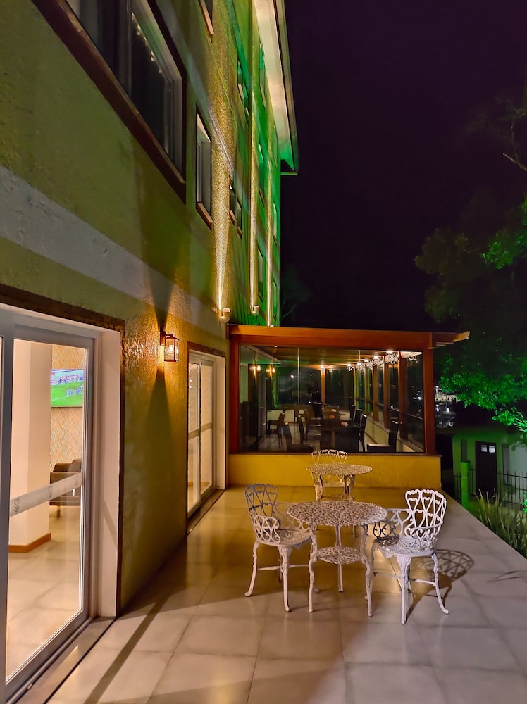 Hotel Golden Hills 5/36