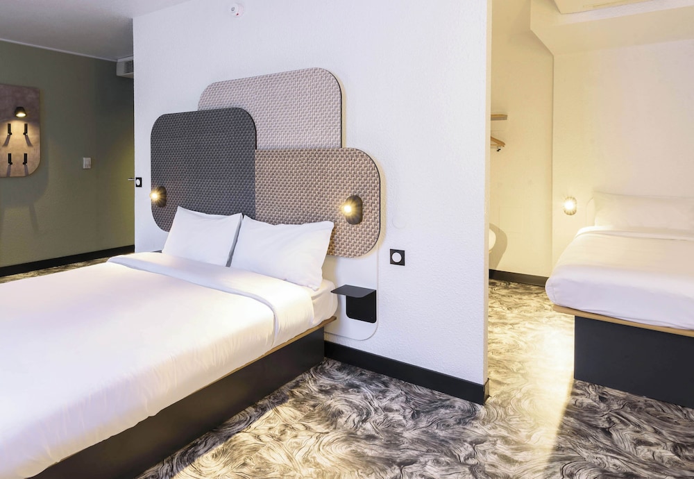ROOM, QUADRUPLE, ACCESSIBLE