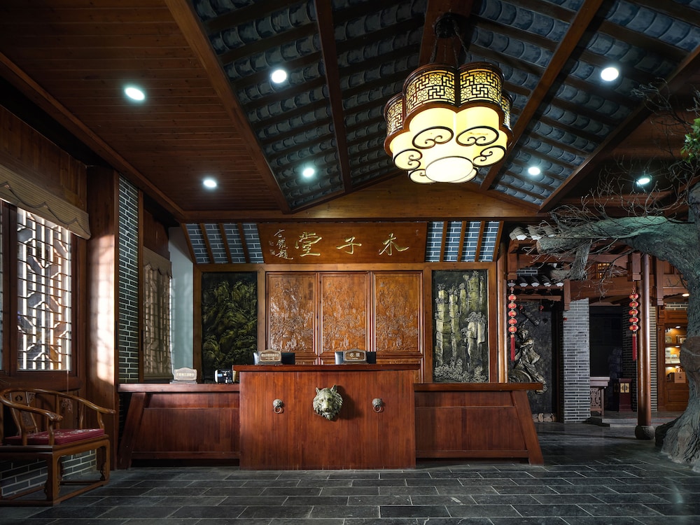 Lee's Boutique Resort 10/50