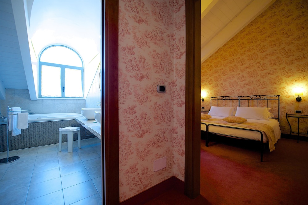 Best Western Crystal Palace Hotel 32/55