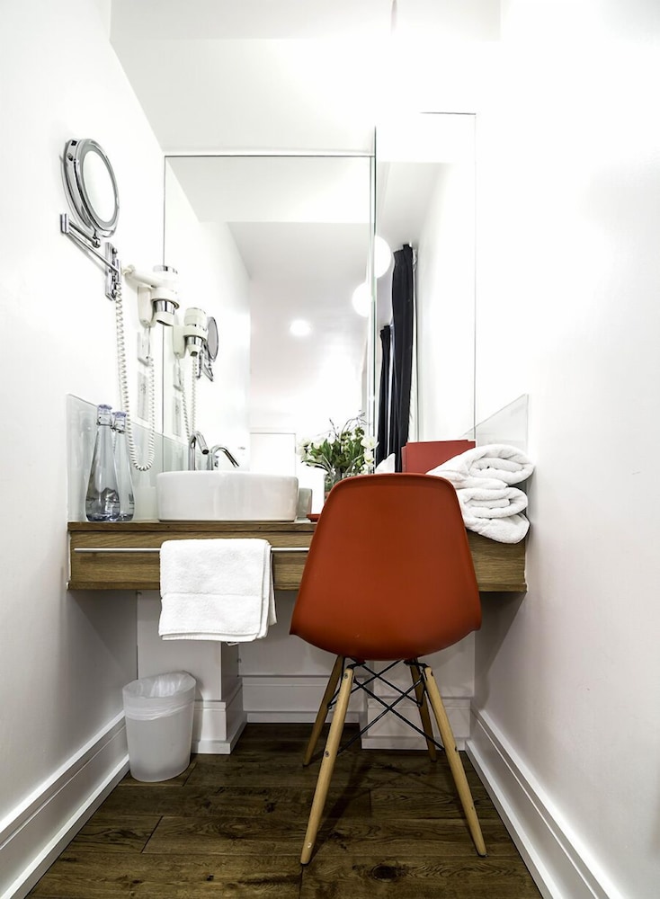 The Whitechapel Hotel 28/50