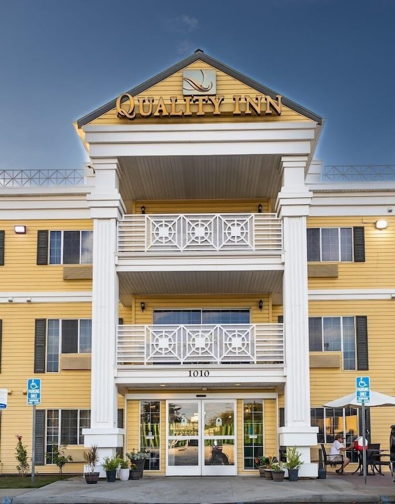 Quality Inn & Suites Tulare CA 1/50