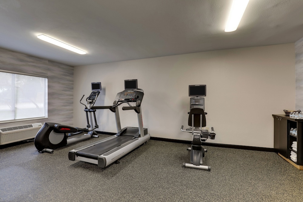 Best Western Plus Las Colinas Inn & Suites 34/58