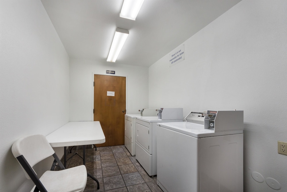 Motel6 Dallas, TX - Northeast 8/45