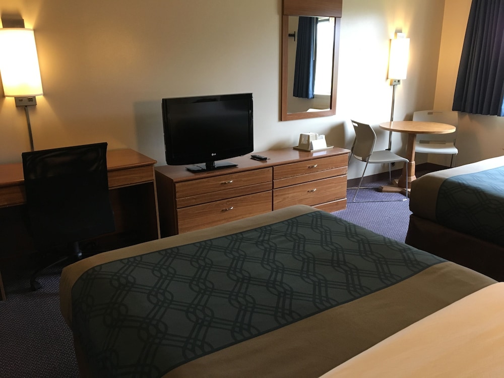 Econo Lodge Darien Lakes 15/46