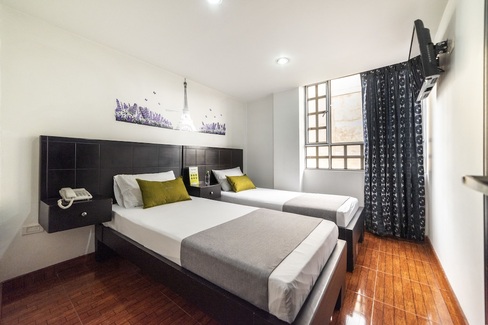 Ayenda Laguna Dorado 12/30